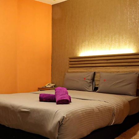 Classical Boutique Hotel Puchong Bagian luar foto