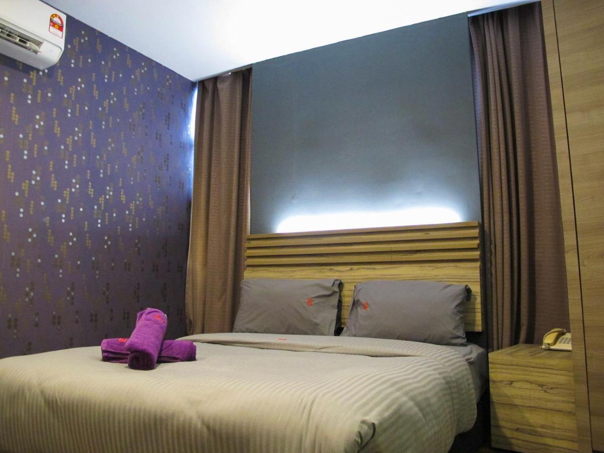 Classical Boutique Hotel Puchong Bagian luar foto